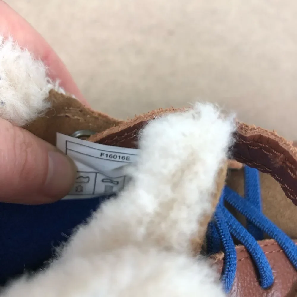 Ugg Theron Chestnut Kid's USA Size 5
Suede and leather - Picture 6 of 13